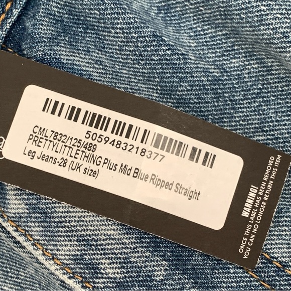NWT PrettyLittleThing Ripped Jeans - Picture 4 of 6